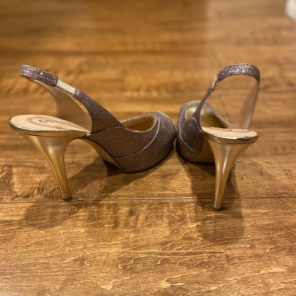 Guess - Picture 2 of 3